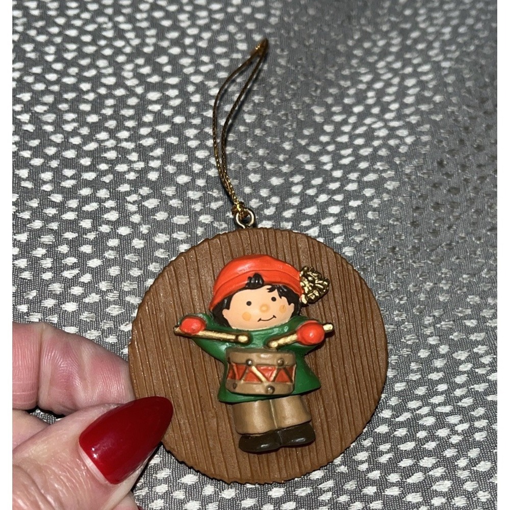 1984 Hallmark Drummer Boy Season's Greetings Wood-Look Disc Christmas Ornament‎